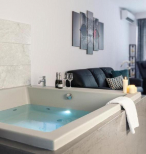Dream Suite near Metro Station!